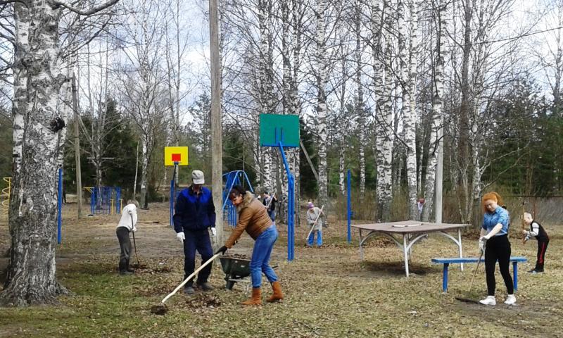 Пора субботников