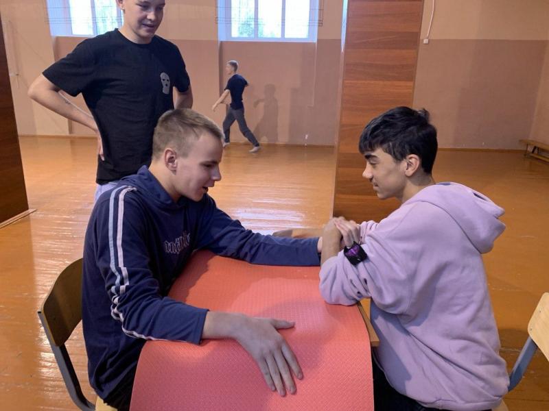 Соревнования по армрестлингу
